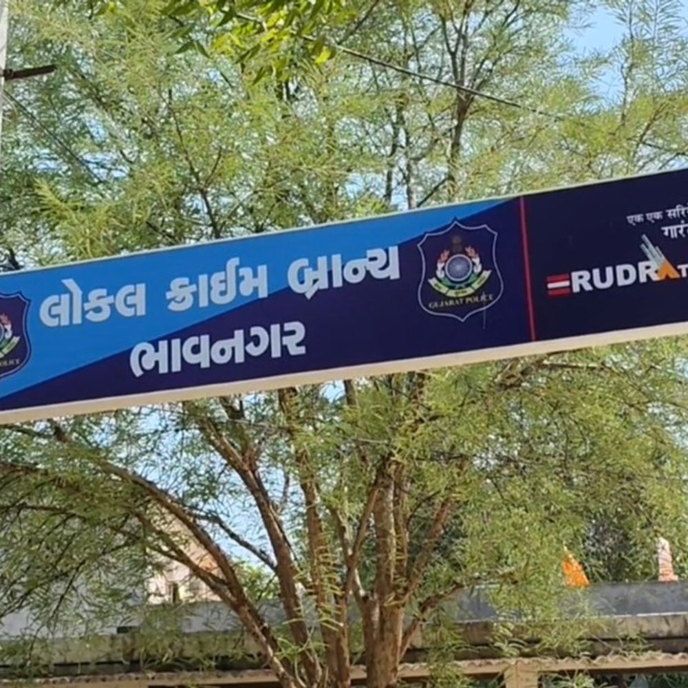 ભાવનગરના 4 બુટલેગર સહિત 5ને પાસા તળે જેલમાં ધકેલાયા:પાંચેય આરોપીને સુરત, વડોદરા, રાજકોટ અને ભૂજની જેલમાં મોકલાયા