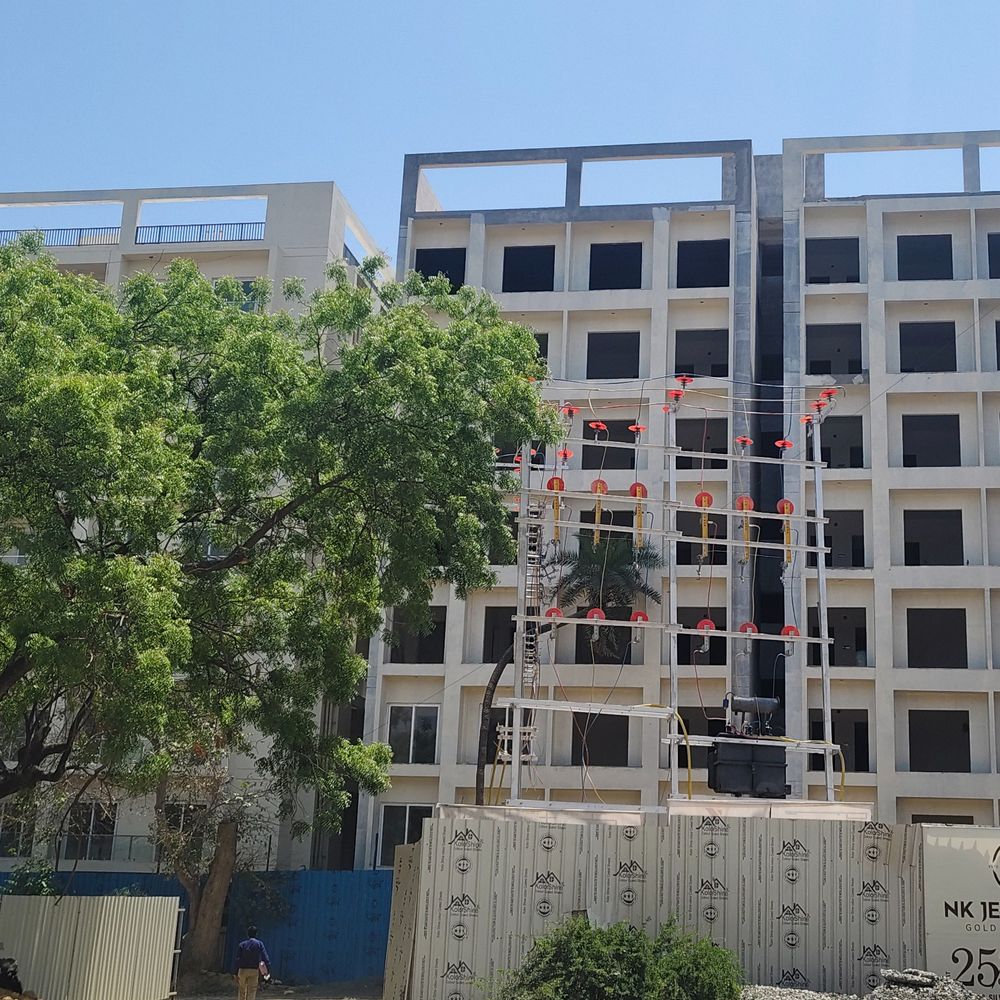 વડોદરાની જાણીતી પોલો ક્લબ અને બિલ્ડર આમને સામને:ક્લબના હોદ્દેદારોએ કહ્યું: સરકારી જમીન પર અતિક્રમણ કરી ફ્લેટ્સ બનાવ્યા, કુંજ પ્લાઝાના બિલ્ડરે કહ્યું: જમીન ગાયકવાડની કંપની પાસેથી દસ્તાવેજ કરીને લીધી, ડેફરમેશન દાવો કરીશ