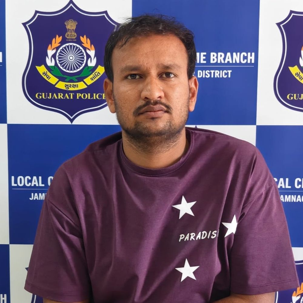 જામનગરમાં બે કુખ્યાત બુટલેગરો પાસા હેઠળ જેલભેગા:સ્થાનિક સ્વરાજ્યની ચૂંટણી પૂર્વે પોલીસે કડક કાર્યવાહી કરી