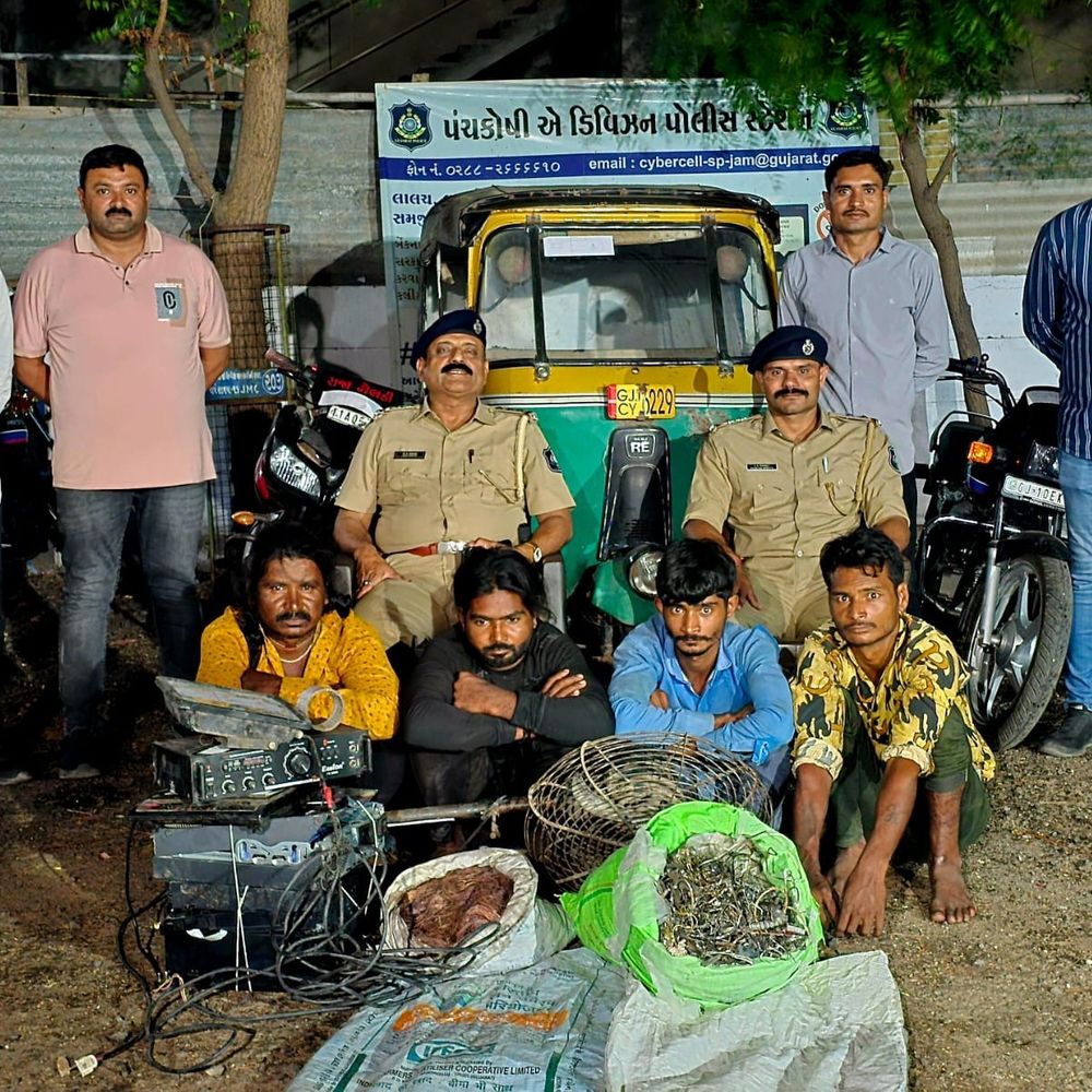 જામનગરમાં ફેક્ટરી ચોરીનો ભેદ ઉકેલાયો:4 આરોપી ₹3.07 લાખના મુદ્દામાલ સાથે ઝડપાયા