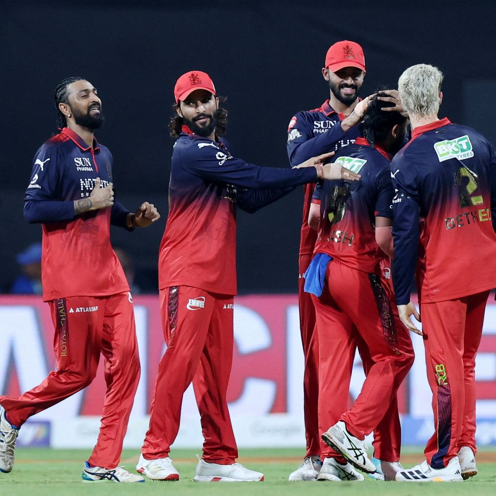 RCBએ મુંબઈને 241 રનનો ટાર્ગેટ આપ્યો:મુંબઈએ 5 વિકેટ ગુમાવી, હાર્દિક પંડ્યા પછી નમન ધીર આઉટ, રાસિખ સલામને વિકેટ મળી