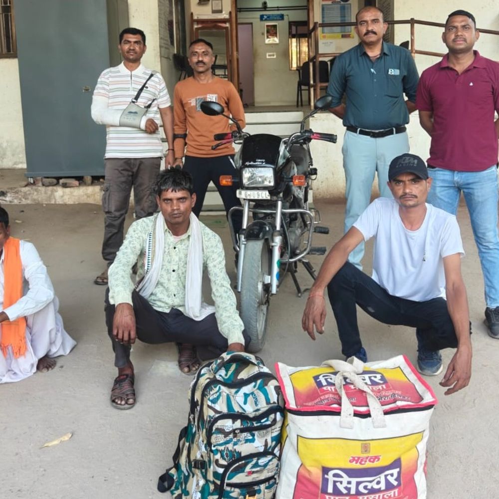 પોશીનામાં વાહન ચેકિંગમાં 5.328 કિલો ગાંજા સાથે 3 આરોપી ઝડપાયા, રૂ. 3 લાખનો મુદ્દામાલ જપ્ત.