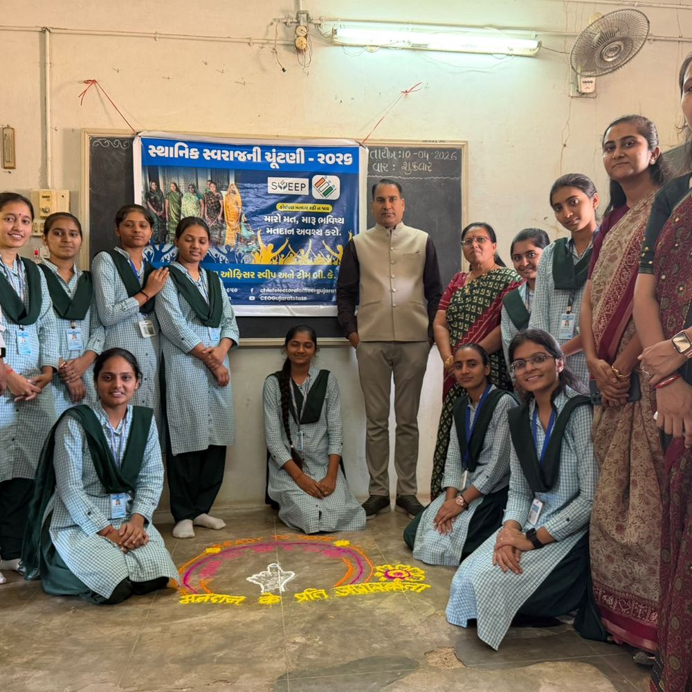 શાળાના બાળકો મતદાન જાગૃતિના દૂત બન્યા‎:બનાસકાંઠાના વિદ્યાર્થીઓએ રેલીઓ દ્વારા ‘મારો મત,મારો અધિકાર'નો સંદેશ ગુંજતો