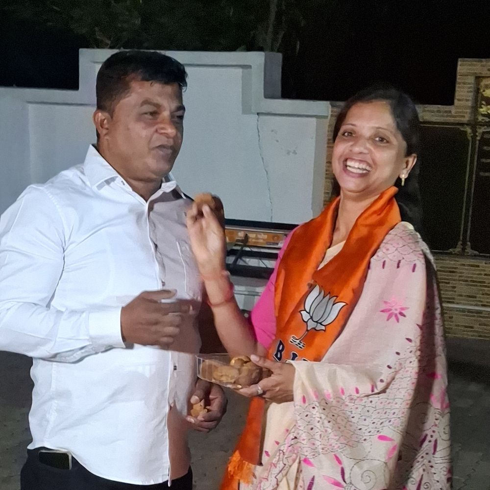 વલસાડ તાલુકા પંચાયતની 5 બેઠકો બિનહરીફ: ભાજપના ઉમેદવારો ચૂંટણી પહેલા જ વિજેતા જાહેર, સમર્થકો દ્વારા ફટાકડા ફોડી જીતની ખુશી વ્યક્ત.