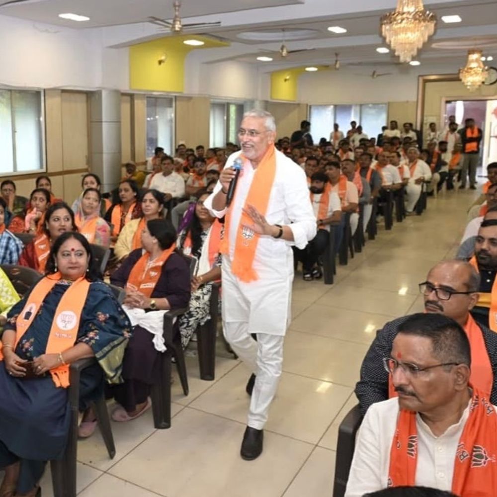 રાજકોટમાં પ્રદેશ અધ્યક્ષની હાજરીમાં ઉમેદવારોએ જનસેવાનો સંકલ્પ લીધો:બૂથના આગેવાન, વોર્ડ પ્રમુખ અને મહામંત્રી સાથે સંવાદ દરમિયાન દક્ષિણ અને પશ્ચિમ ઝોનમાં કાર્યકર્તાઓએ નારાજગી વ્યક્ત કરી