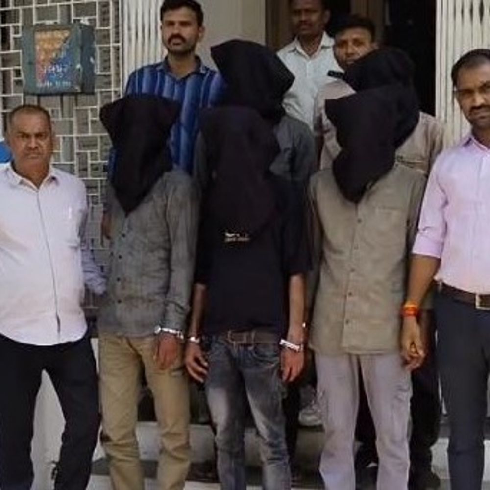 સાયકલની મદદથી ચોરી કરતી ઉત્તર પ્રદેશની ગેંગ ઝડપાઈ:ભીડભાડવાળા વિસ્તારમાં વ્યક્તિના પગમાં સાયકલ અથડાવી બે વ્યક્તિઓ નજર ચૂકવી પૈસા કાઢી લેતા