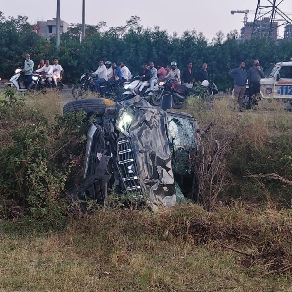 નાસ્તો લેવા જતી 3 મહિલાઓને પાછળથી ટક્કર મારી ઉડાવી:સુરતમાં આઉટર રીંગરોડ પર સ્કોર્પિયો ચાલક બેફામ, 3 મહિલાઓને અડફેટે લેતા એકનું કરૂણ મોત, 19 વર્ષીય ચાલકની અટકાયત