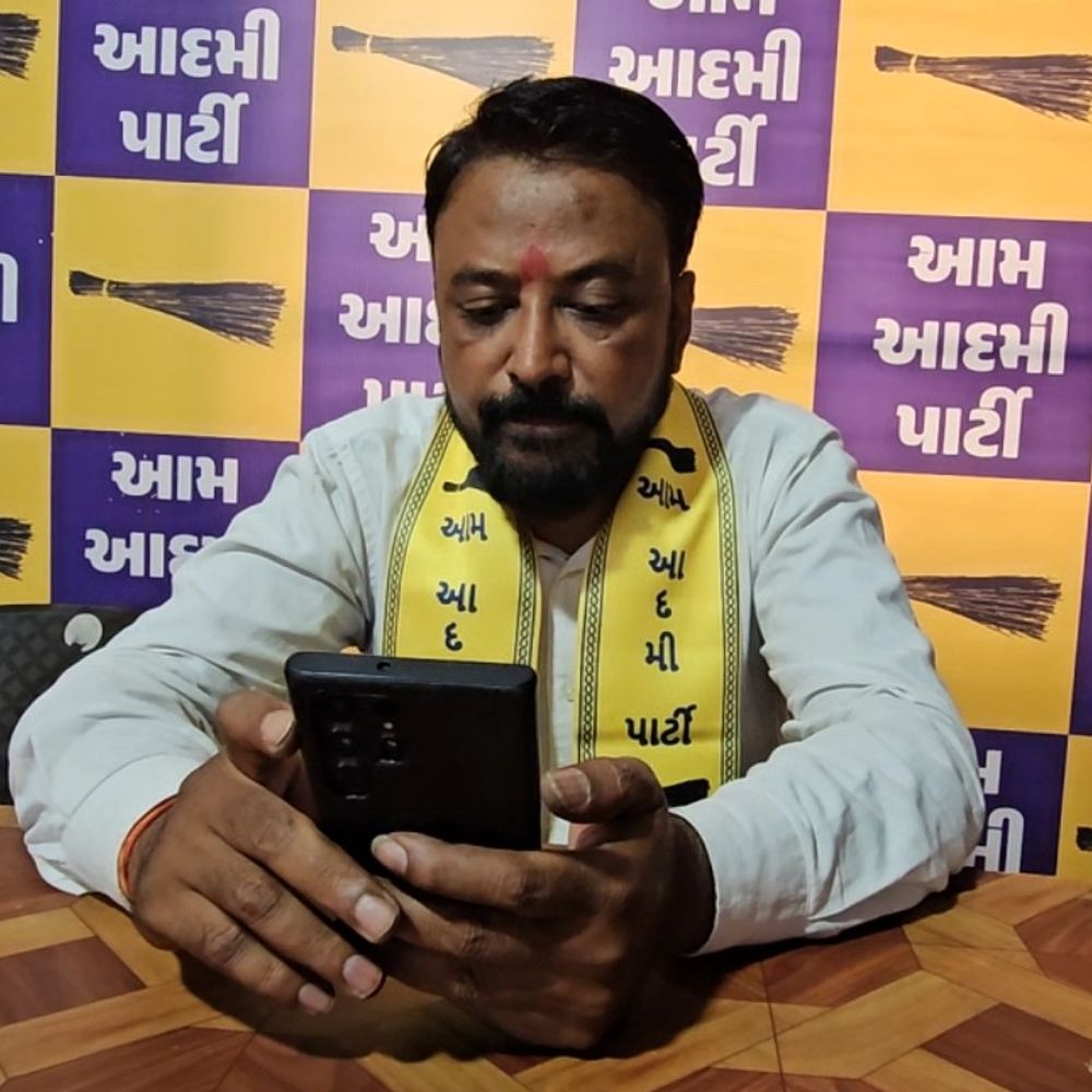 'મેયર હોય કે મોદી, મને શું ફરક પડે':'વારાણસીથી ટિકિટ આપે તો 2.51 લાખ મત ન લાવું તો રાજનીતિ છોડી દઈશ', સુરતથી AAP ઉમેદવાર અને સો.મીડિયા ઈન્ફ્લુએન્સરનો પડકાર