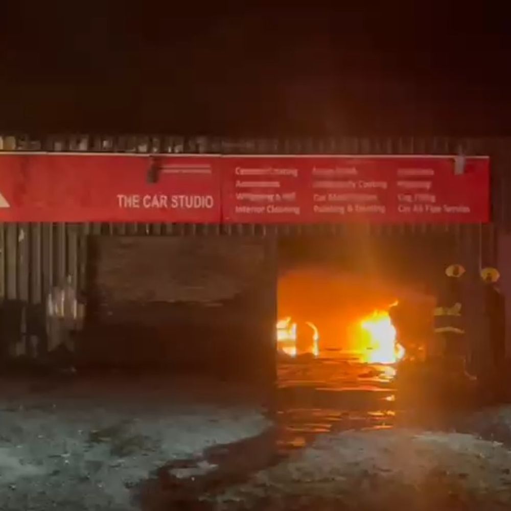 મોરબીના ટેકઝો કાર સર્વિસ સ્ટેશનમાં આગ:શનાળા ગામ પાસે રાજપર ચોકડી નજીક મોડી રાત્રે આગનો બનાવ, 5 કલાક બાદ કાબૂમાં