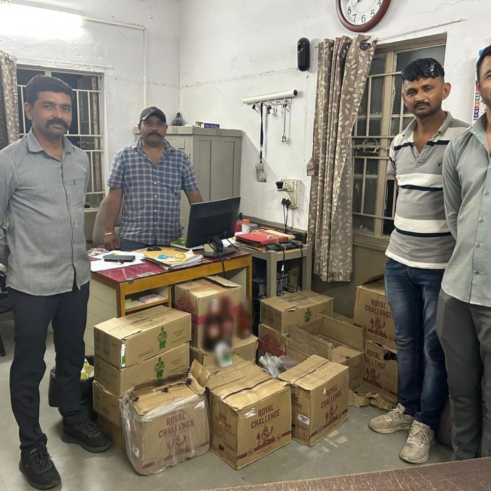 જોરાવરનગરના રહેણાંક મકાનમાંથી 423 દારૂની બોટલો જપ્ત:સર્વેલન્સ સ્ટાફે રૂ. 2.09 લાખનો દારૂનો જથ્થો પકડ્યો