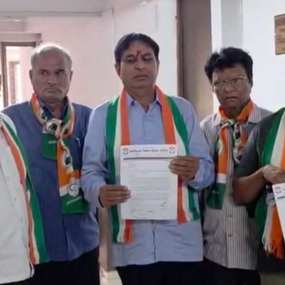 સાંતેજના પીઆઈ સામે ભાજપના ઈશારે કોંગ્રેસ ઉમેદવારોને ધમકાવ્યાનો આક્ષેપ:જિલ્લા કોંગ્રેસના પ્રતિનિધિ મંડળની કલેક્ટર સમક્ષ ન્યાયની ગુહાર, નિષ્પક્ષ ચૂંટણી માટે ત્વરિત કાર્યવાહીની માંગ