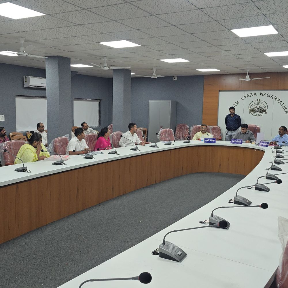 વ્યારા ચૂંટણીમાં 4 કોંગ્રેસી ઉમેદવારનું ફોર્મ રદ, હંગામો:ફોર્મ ચકાસણીમાં કોંગ્રેસ-આપને ઝટકો, ચૂંટણી અધિકારી સામે પક્ષપાતના આક્ષેપ સાથે કલેક્ટરને ફરિયાદ