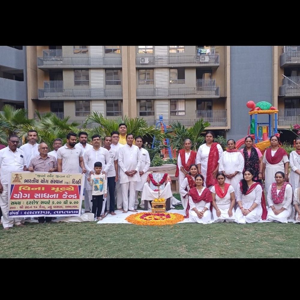 ભારતીય યોગ સંસ્થાનનો 60મો સ્થાપના દિવસ ઉજવાયો:શ્રી સદન 17માં 'જીવો અને જીવન દો' મંત્ર સાથે યોગાભ્યાસ