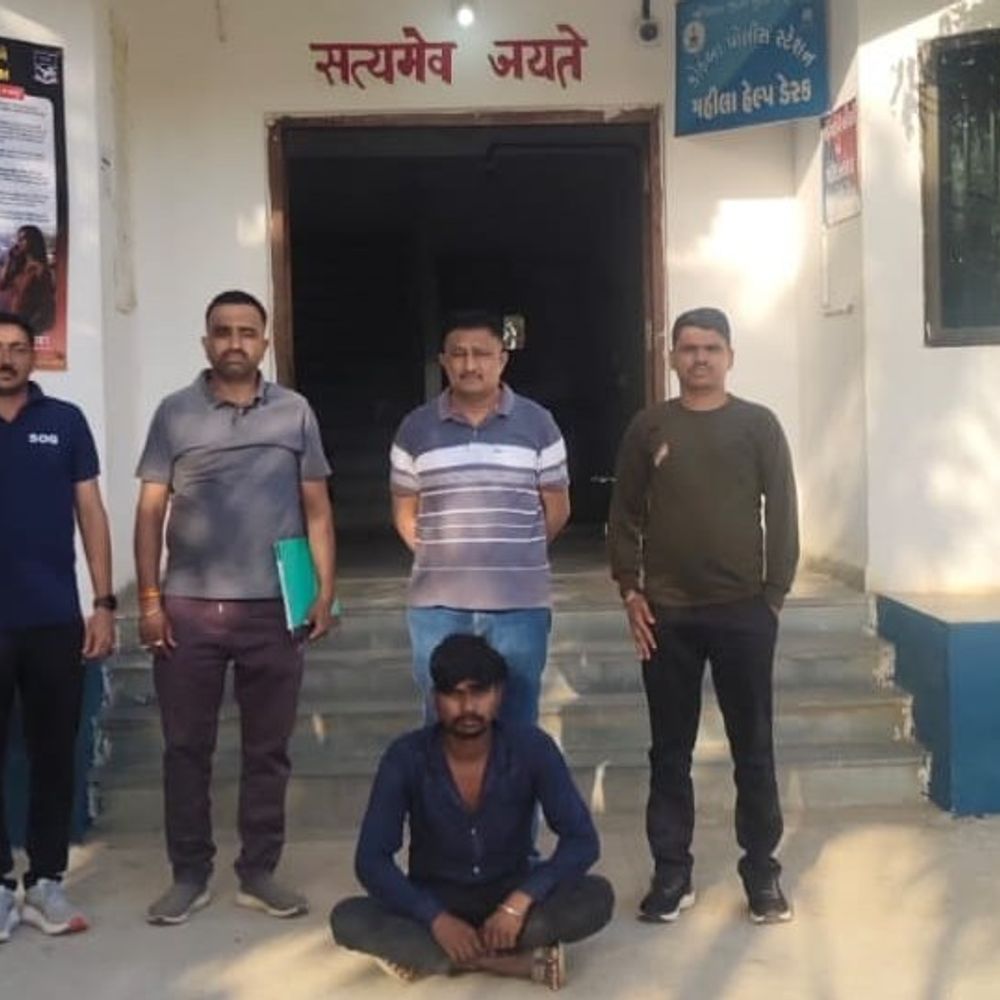 મહીસાગર SOGએ અપહરણના આરોપીને ઝડપ્યો:કોઠંબા પોલીસ સ્ટેશનના ગુનામાં રાજકોટથી ભોગ બનનાર સાથે આરોપીને ઝડપી લીધો