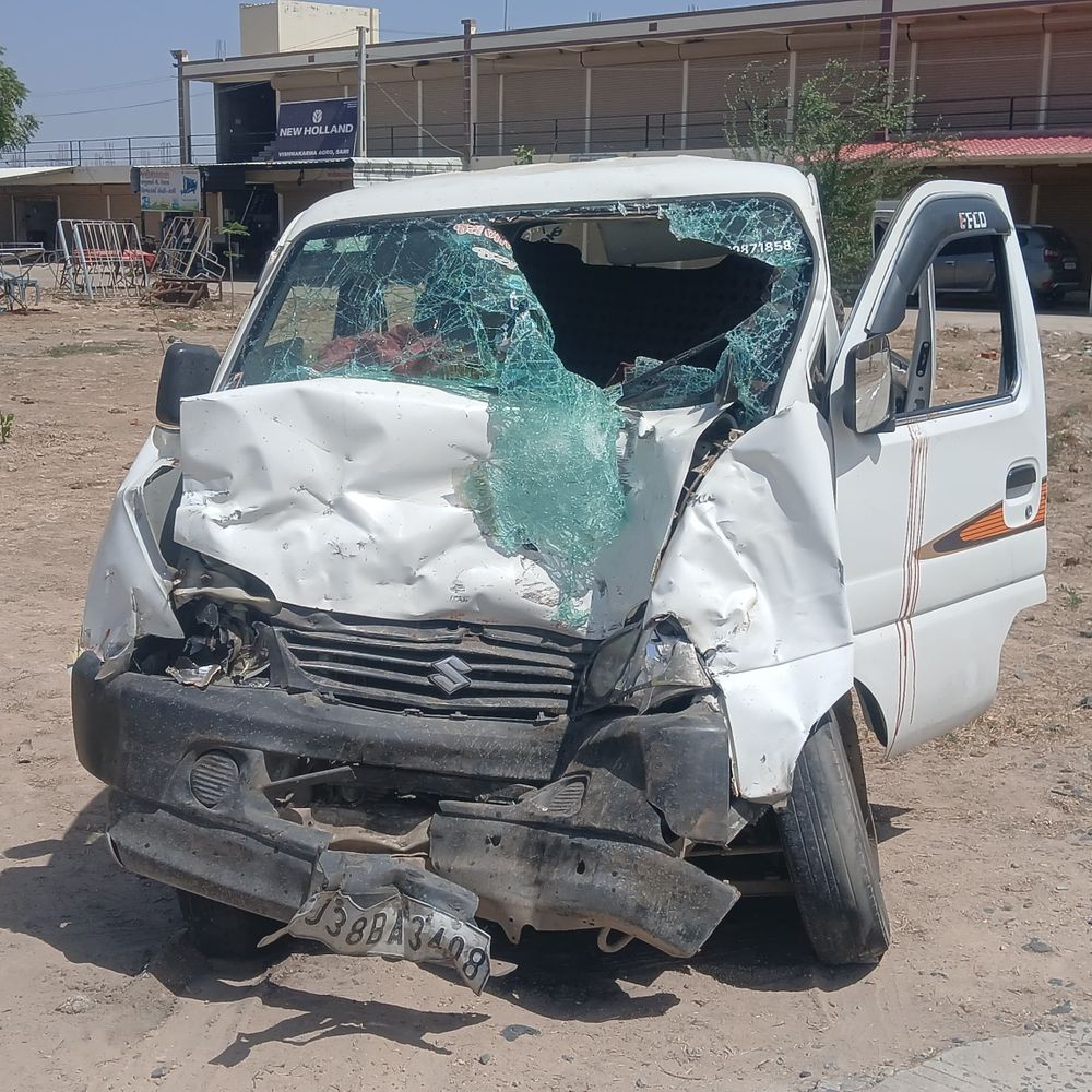 સમી-હારીજ હાઈવે પર ગમખ્વાર અકસ્માત, એકનું મોત:બે બાળકો સહિત 4 ઘાયલ, ઈક્કો અને છોટા હાથી વચ્ચે જોરદાર ટક્કરના CCTV