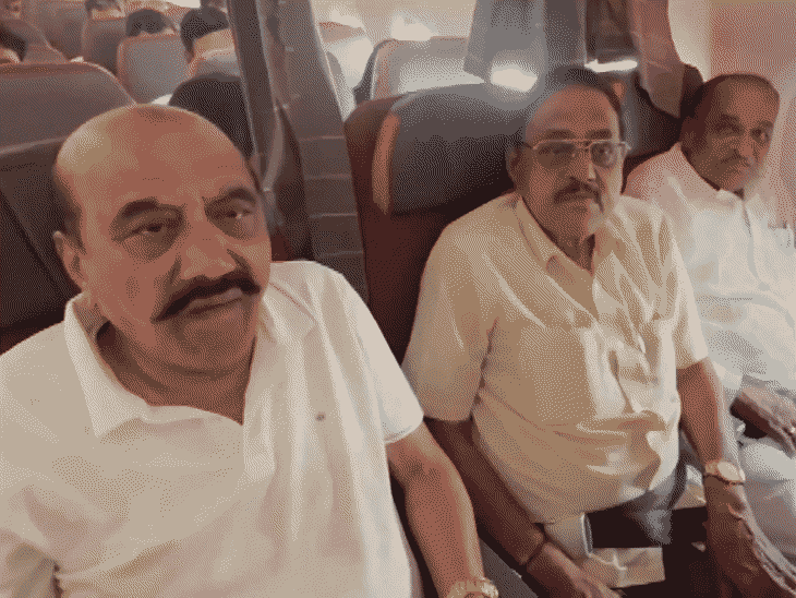 કર્ણાટક કોંગ્રેસના 30 MLA દિલ્હીમાં: કેબિનેટ ફેરબદલની માંગણી અને પ્રથમ વખત જીતેલા 38 MLAની 5 મંત્રી પદની માંગણી.