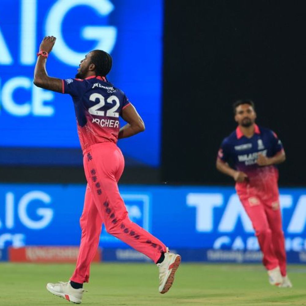 હૈદરાબાદના ઓપનર્સ પેવેલિયન પરત ફર્યા:હેડ 18, અભિષેક ઝીરો પર આઉટ; રિયાન પરાગે ફિફ્ટી પાર્ટનરશિપ તોડી