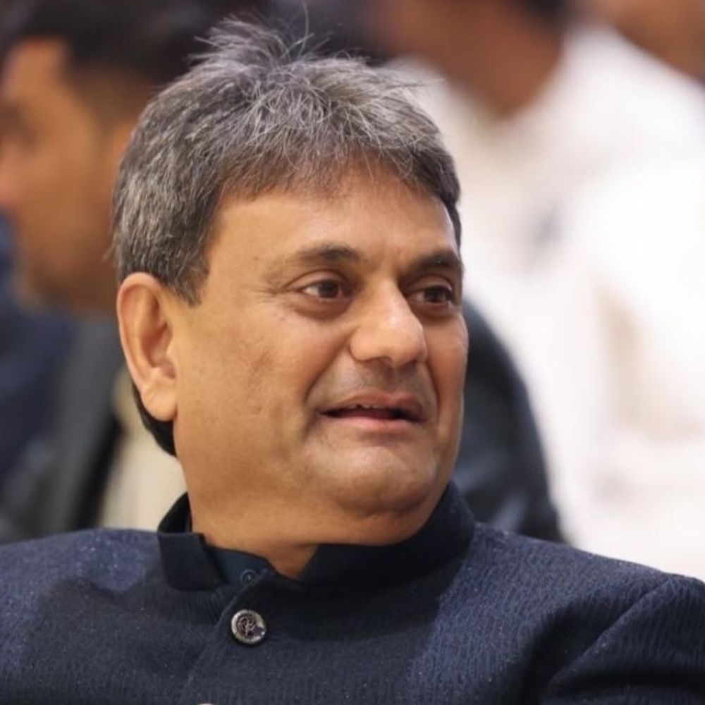 જૂનાગઢના બિલ્ડર ચેતન ફળદુ વિરૂદ્ધ ગુન્હો દાખલ::વાયરલ વીડિયો મામલે ચેતન ફળદુ સામે એટ્રોસિટીની પોલીસ ફરિયાદ નોંધાય,વાલીઓ સામે પટેલ અનુસૂચિત જાતિ વિશે અપમાનજનક ટિપ્પણી કરવા બદલ એટ્રોસિટી એક્ટ હેઠળ કાર્યવાહી...