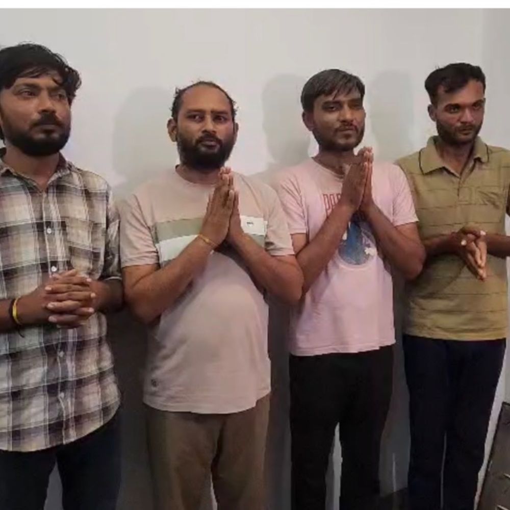 4 મિત્રોની ટોળકીએ ઘરેબેઠા ડ્રાઇવિંગ લાયસન્સનું કૌભાંડ રચ્યું:10 હજારમાં નકલી લાયસન્સ આપી 50થી વધુ લોકોને લૂંટ્યા, બે RTO એજન્ટ પણ ઝડપાયા