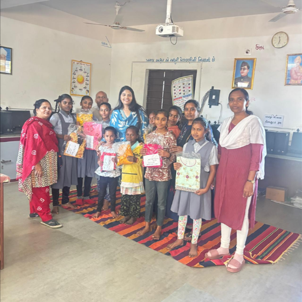 સિંગલ પેરેન્ટ મહિલા દ્વારા 108 માતૃવિહોણી દીકરીઓને દત્તક, ગિફ્ટમાં પણ 108ની અપેક્ષા!