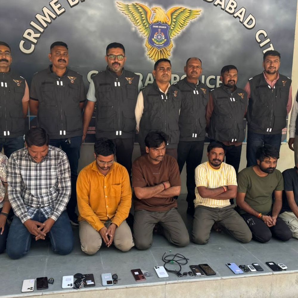 વજન કાંટામાં ટેકનિકલ ચેડા કરી વેપારીને છેતરતી ગેંગ ઝડપાઈ:ચિપથી વજન ઓછું બતાવી લાખોનો ભંગાર સસ્તા ભાવે ખરીદતા, ક્રાઈમ બ્રાન્ચે 7 સાગરીતોને દબોચ્યા