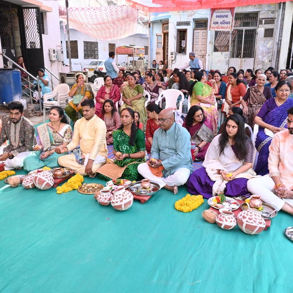 અસારવા ગામના દરવાજાનો રવિવારે તોરણ મહોત્સવ રંગેચંગે ઉજવાયો:ઐતિહાસિક અને સાંસ્કૃતિક પ્રસંગે ગામના નાના-મોટા તમામ વયના ગ્રામજનો ઉત્સાહભેર ઉપસ્થિત રહ્યા