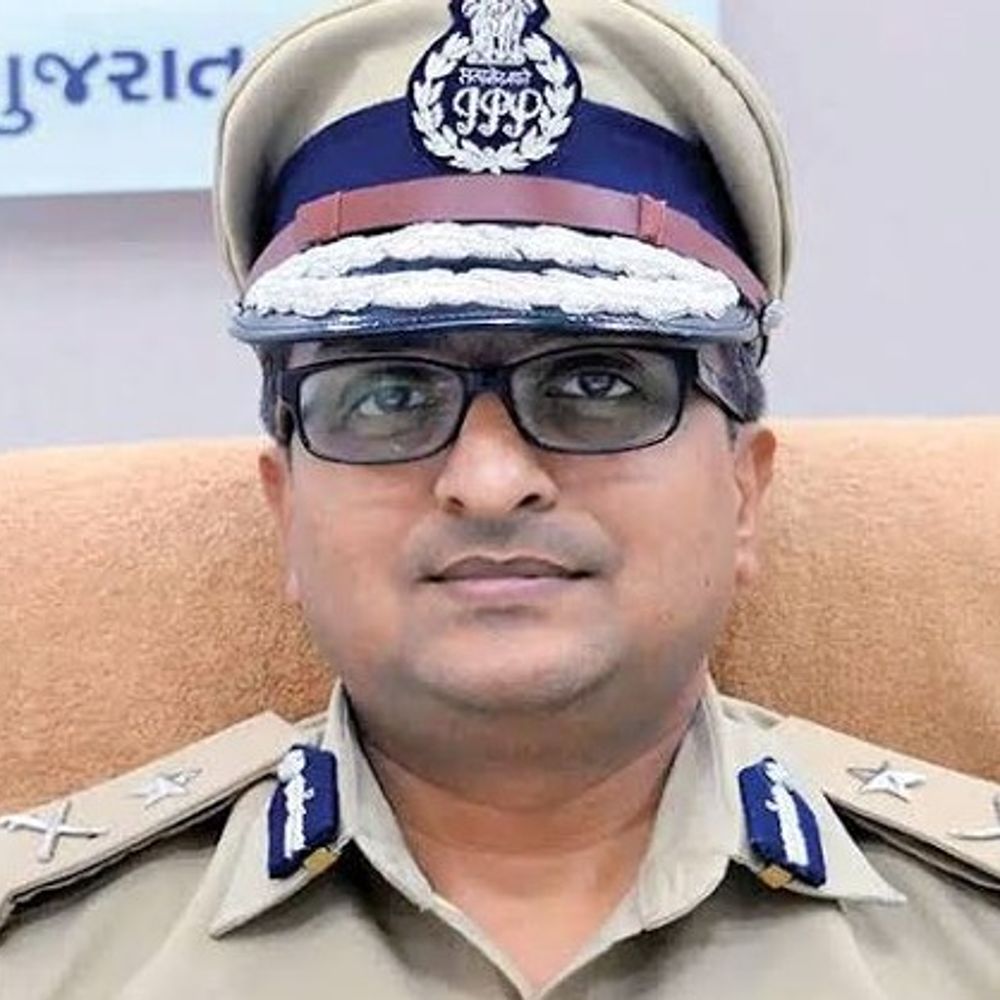 ગુજરાત કેડરના 4 અધિકારીને કેન્દ્રમાં મોટી જવાબદારી:હાર્દિક શાહ હવે PMOમાં અંગત સચિવ, IPS વિપુલ અગ્રવાલને પૂર્વોત્તર ક્ષેત્ર વિકાસ મંત્રાલયમાં સંયુક્ત સચિવ બનાવ્યા