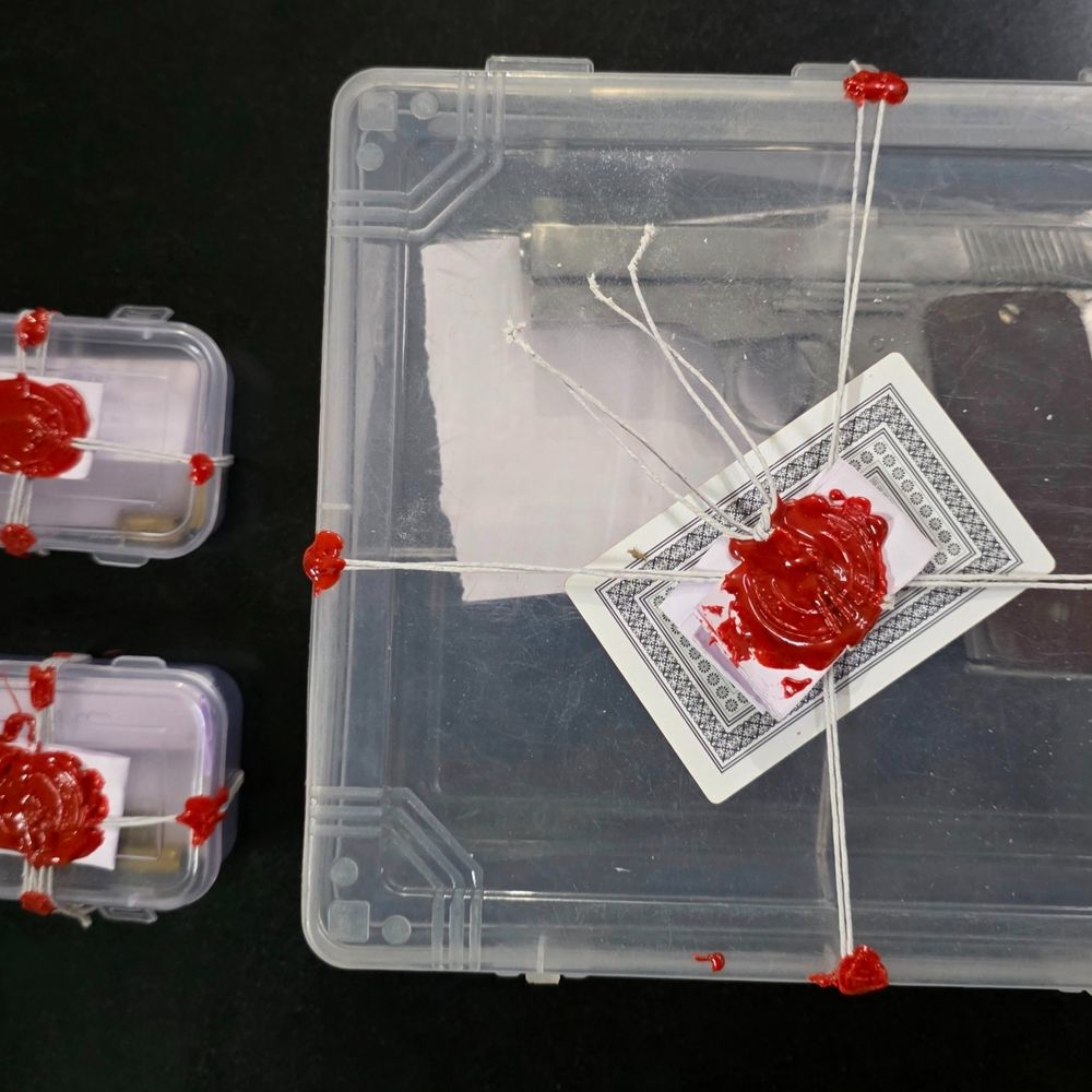 મોખડકામાં ગેરકાયદે હથિયારના સોદા માટે એકઠા થયેલા ત્રણ શખ્સો ઝડપાયા:LCBની ટીમે એક પિસ્ટલ, ત્રણ જીવતા કાર્ટીસ જપ્ત કર્યા; આર્મ્સ એક્ટ હેઠળ ગુનો નોંધાયો