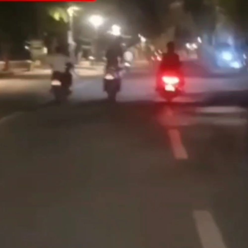 વડોદરામાં યુવકના સ્પોર્ટ્સ બાઇક પર સ્ટંટ કર્યા:પોલીસે પકડ્યા બાદ યુવકે કાન પકડીને કહ્યું: 'મેં ઉતાવળમાં ભૂલ કરી, મારાથી ભૂલ થઈ, હું માફી માંગુ છું. હવેથી ફરી આવું નહીં કરું'