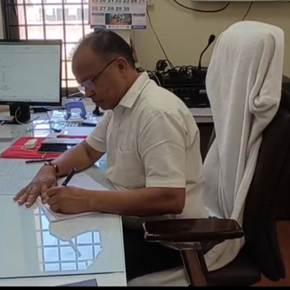 ચૂંટણી અધિકારીએ અપક્ષનું ફોર્મ માન્ય રાખ્યું, મામલતદારના આપઘાત બાદ વિવાદ ઉગ્ર બન્યો.