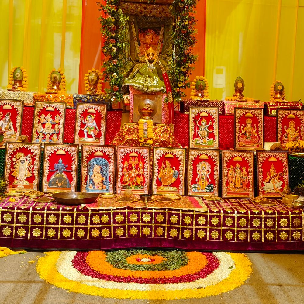 રાયપુરની આકાશેઠકૂવાની પોળમાં નવચંડી હવન યોજાયો:યુવક મંડળ દ્વારા માં અંબે માતાની પૂજા કરાઈ