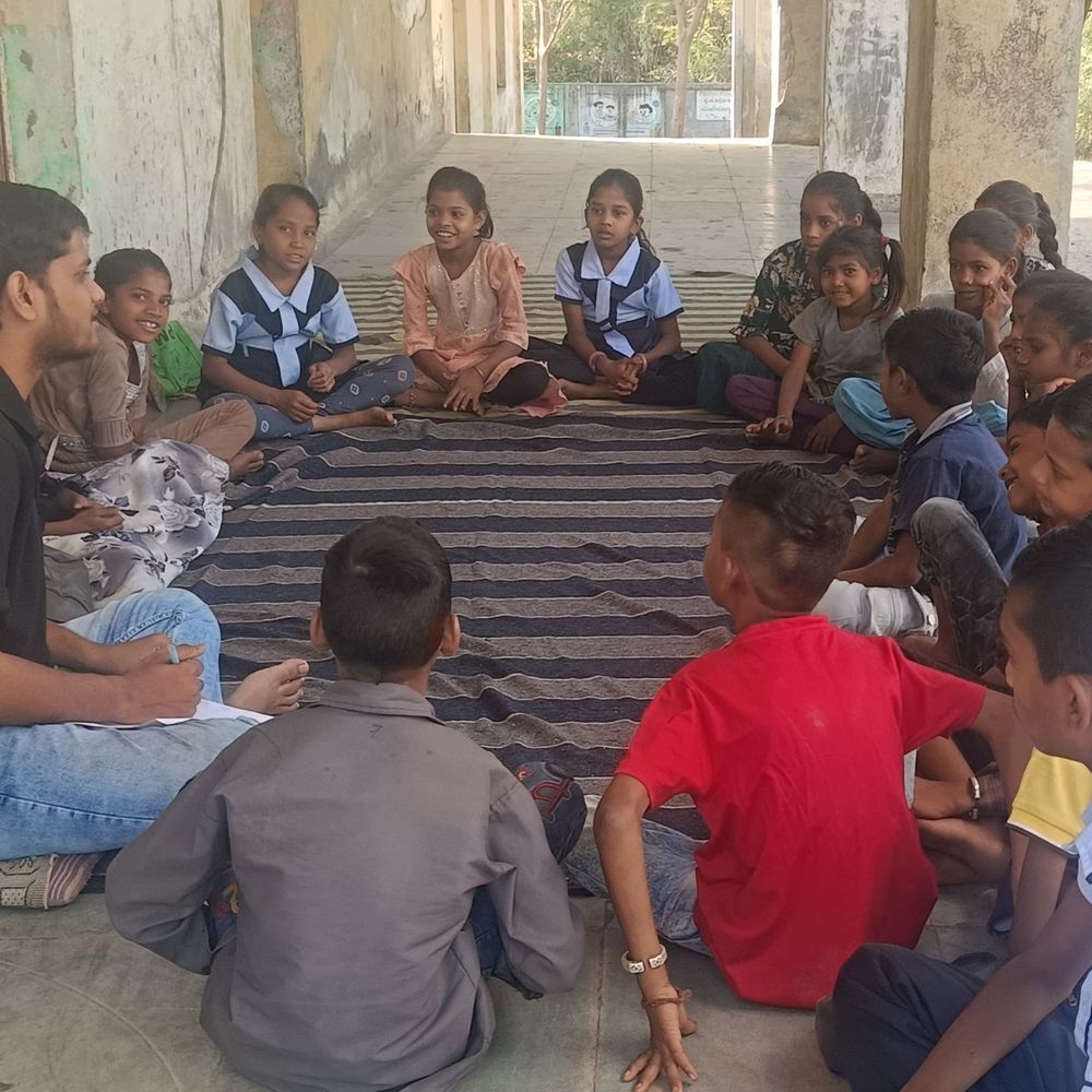 લીમખેડાની ભગત ફળિયા શાળામાં 10 દિવસીય સમર કેમ્પ:ગાંધી ફેલો ગગન દ્વારા 19 બાળકોને ટીમવર્ક, રિસાયક્લિંગના પાઠ