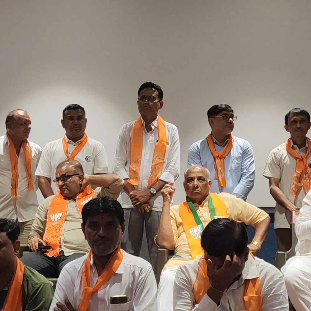 ટિકિટ મહિલાને, હાજરી પતિની: વેરાવળ ભાજપ કાર્યક્રમમાં મહિલા ગેરહાજર; સાંસદ-ધારાસભ્યની ટકોર: "બહેનોને બહાર કાઢજો".