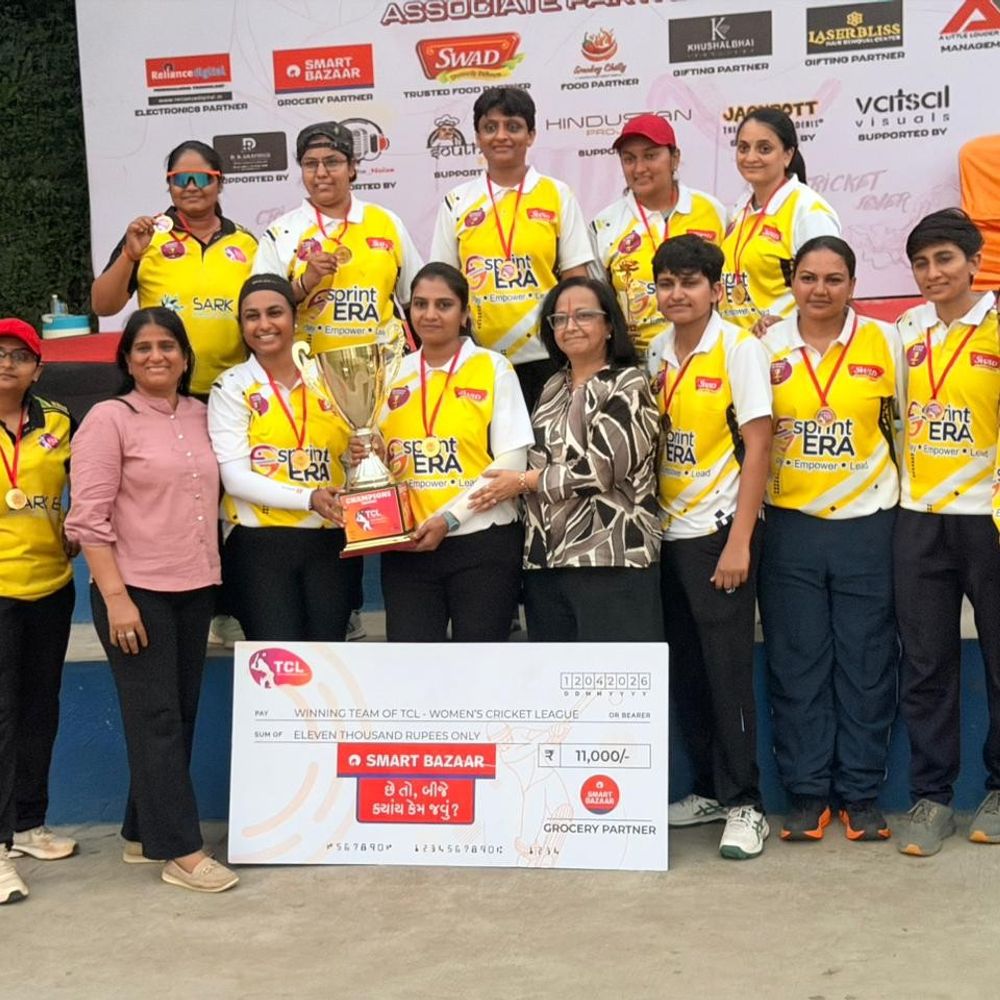 TCL સીઝન 4 સુરતમાં સંપન્ન:અમદાવાદની શાઇનિંગ સ્ટાર્સ ટીમે ટ્રોફી જીતી, લેજન્ડ્સ રનર અપ