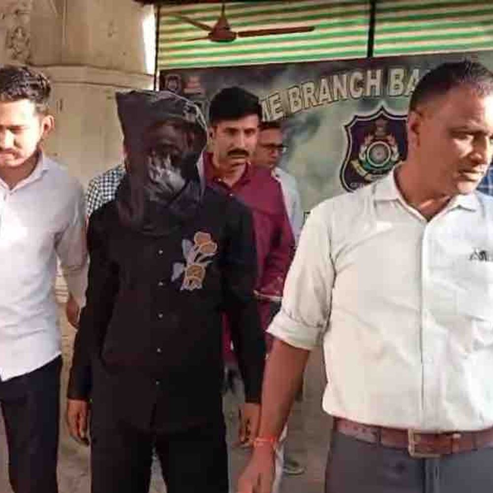 બનાસકાંઠામાં ચીખલીગર ગેંગનો મુખ્ય આરોપી ઝડપાયો:24થી વધુ ચેન સ્નેચિંગના ગુનામાં સંડોવણી, ₹1.36 લાખની ચેઇન જપ્ત