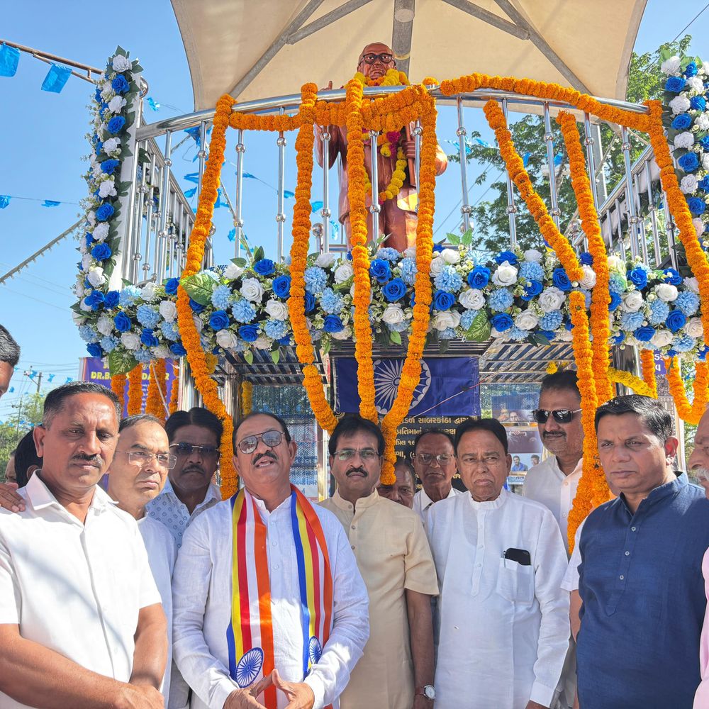 હિંમતનગરમાં ડૉ. આંબેડકરની 135મી જન્મજયંતી:શોભાયાત્રા યોજાઈ, મોટી સંખ્યામાં લોકો જોડાયા