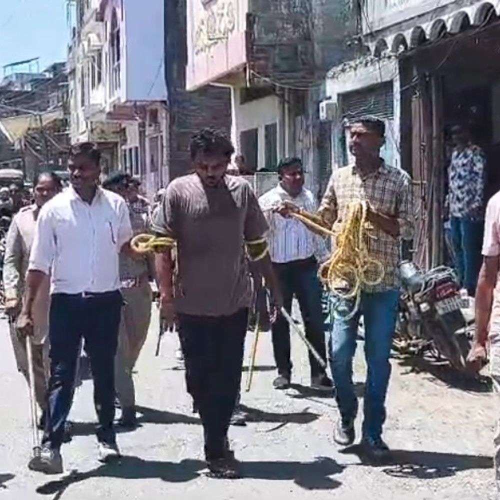 ગોધરા રાયોટિંગ કેસમાં આરોપી ઝાકીરના ઘરે મોબાઈલ શોધવા સર્ચ:રિમાન્ડ દરમિયાન પોલીસે કાર્યવાહી કરી, ફોન મળ્યો નહીં