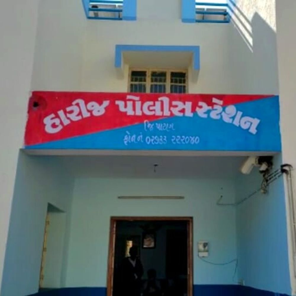 હારીજમાં દુકાનો પચાવી પાડવા બદલ ત્રણ સામે ફરિયાદ:મિલકત વિવાદમાં ગેરકાયદે પ્રવેશ અને જાનથી મારી નાખવાની ધમકી