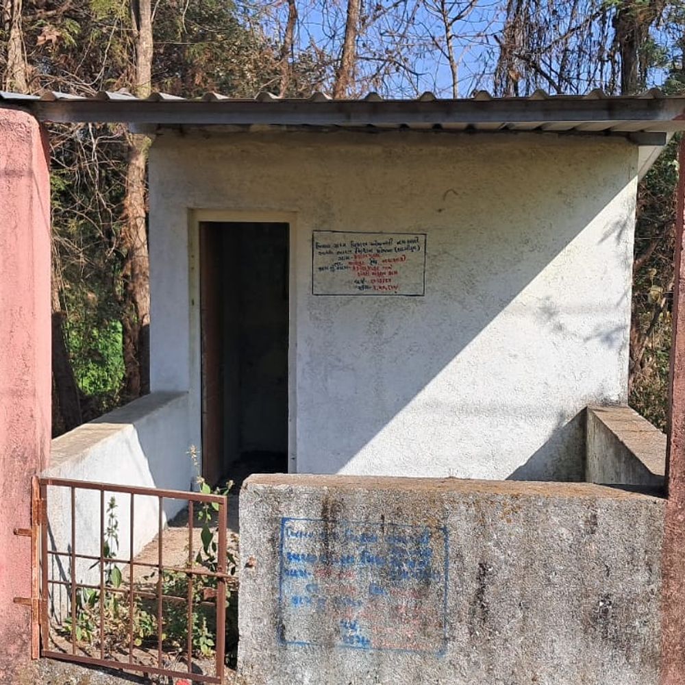 સેગ્રીગેશન શેડ થયા બંધ:વાંસદાના 54 ગામોમાં 10.50 કરોડના‎સેગ્રીગેશન શેડ બિનઉપયોગી હાલતમાં‎