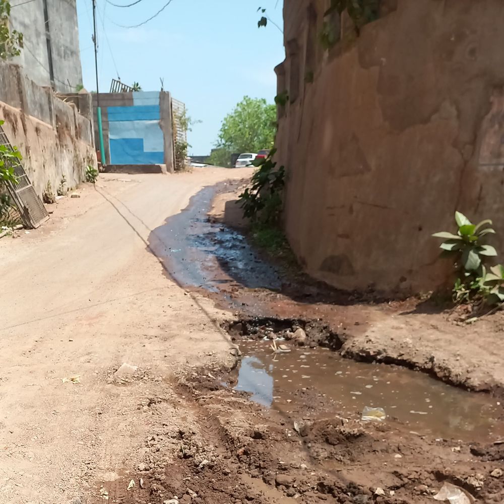 સ્થાનિકોની આંદોલનની ચીમકી:સિલોટવાડમાં ગટરના પાણી રસ્તા પર‎ફરી વળતા રહીશોમાં ભારે આક્રોશ‎