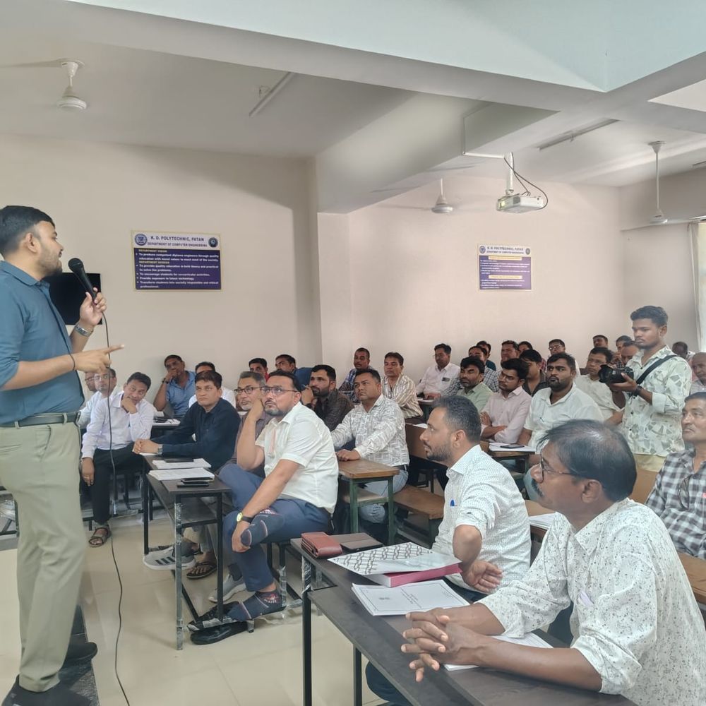 પાટણ નગરપાલિકા ચૂંટણી માટે વહીવટી તંત્ર સજ્જ:ચૂંટણી સ્ટાફને EVM સંચાલન અને કાયદાકીય પ્રક્રિયાની તાલીમ અપાઈ