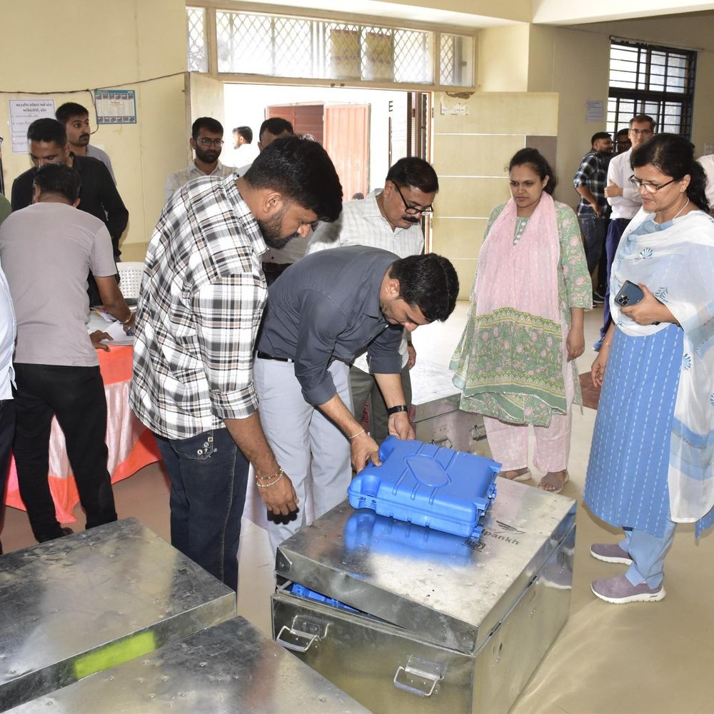 જામનગરમાં સ્થાનિક સ્વરાજ્ય ચૂંટણી માટે EVM ફાળવણી પૂર્ણ:પી.બી. પંડ્યાના માર્ગદર્શન હેઠળ 2137 EVMની ફાળવણી કરાઈ