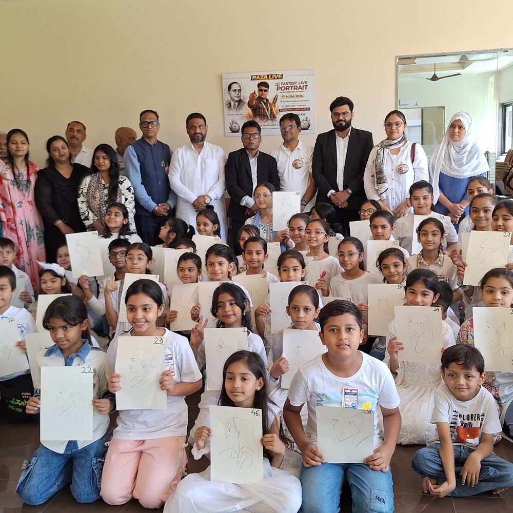 વર્લ્ડ રેકોર્ડ તરફ ડગ માંડતા અમદાવાદી આર્ટિસ્ટ:બાબાસાહેબની જયંતિ પર રિયાઝે 43 મિનિટમાં 50 પોર્ટ્રેટ બનાવ્યા; ગિનિસ બુકમાં નામ નોંધાવવા અરજી