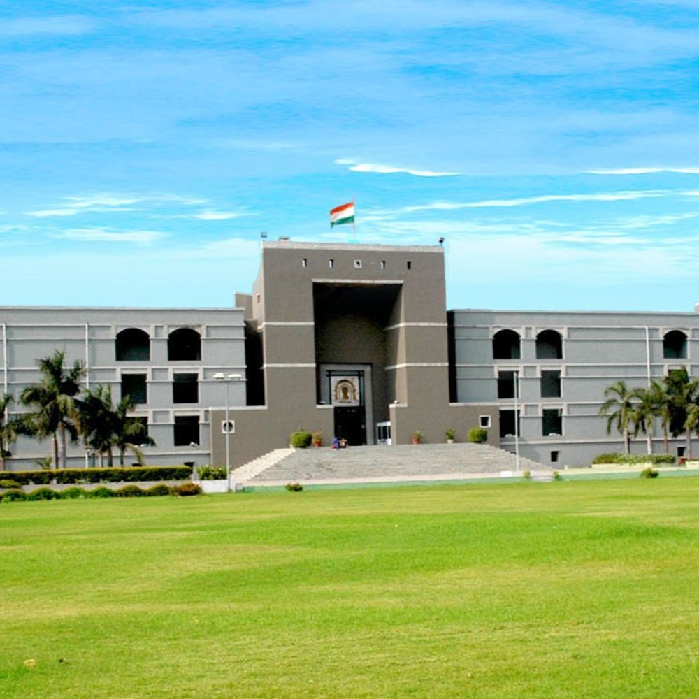 પ્રોફેસરને જામીન આપવાનો હાઇકોર્ટનો ઈનકાર:વિધાર્થિની પાસેથી અયોગ્ય માંગણીઓ કરીને ચેમ્બરમાં આવવા દબાણ કરતો