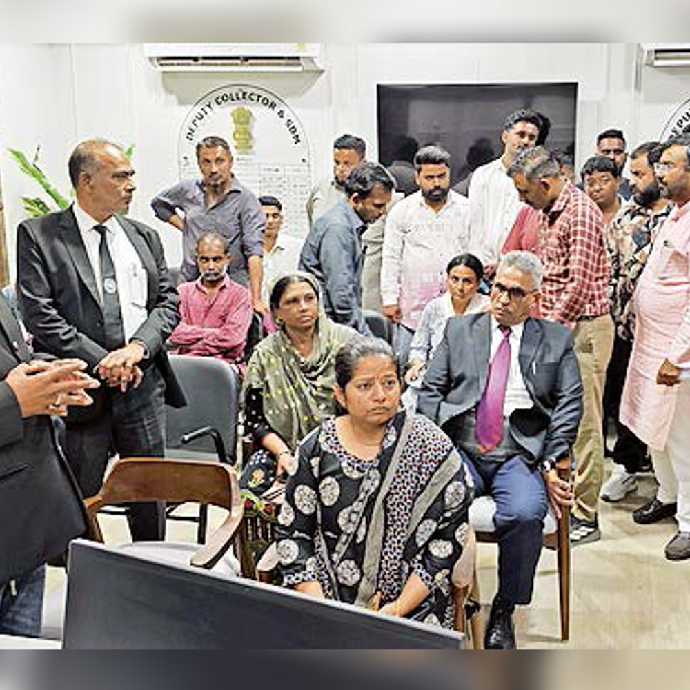 ઉમેદવારી પત્ર ચકાસણી પૂર્ણ: ૧૦૯ ઉમેદવારો ચૂંટણી લડશે; ભૂજ નગરપાલિકા ચૂંટણી update અને વિવાદ.