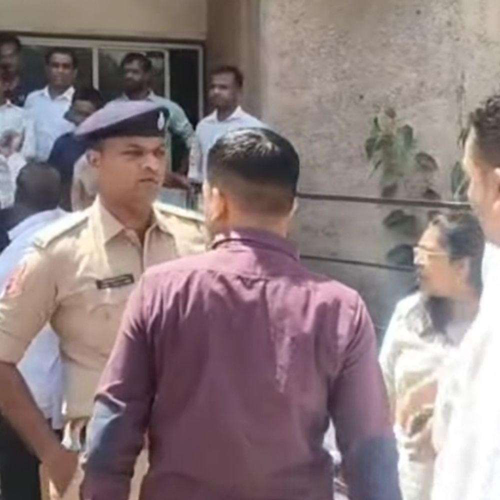 હાઇવોલ્ટેજ ડ્રામા: વલસાડમાં AAPના ઉમેદવાર ગાયબ, અપહરણનો આક્ષેપ, "અમારો માણસ જોઇએ"ની માંગણી ઉગ્ર બની.