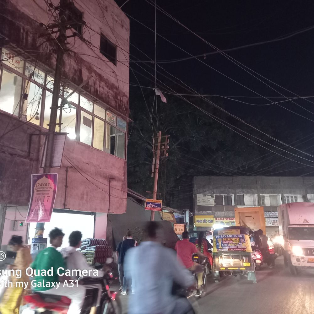 રજૂઆત:વલસાડ પાલિકાના શોપિંગ સેન્ટરો મરામત ન થતાં માલિકીથી સોંપવા વેપારીઓની માગ