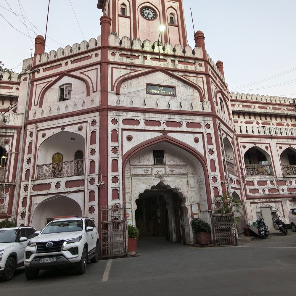 સુરત મનપામાં ભરતીનો વિક્રમ:2,600 જગ્યાઓ માટે સવા બે લાખથી વધુ અરજીઓનો ઘોડાપૂર; જુનિયર ક્લાર્ક માટે સૌથી વધુ 1.05 લાખ દાવેદારો વચ્ચે જંગ