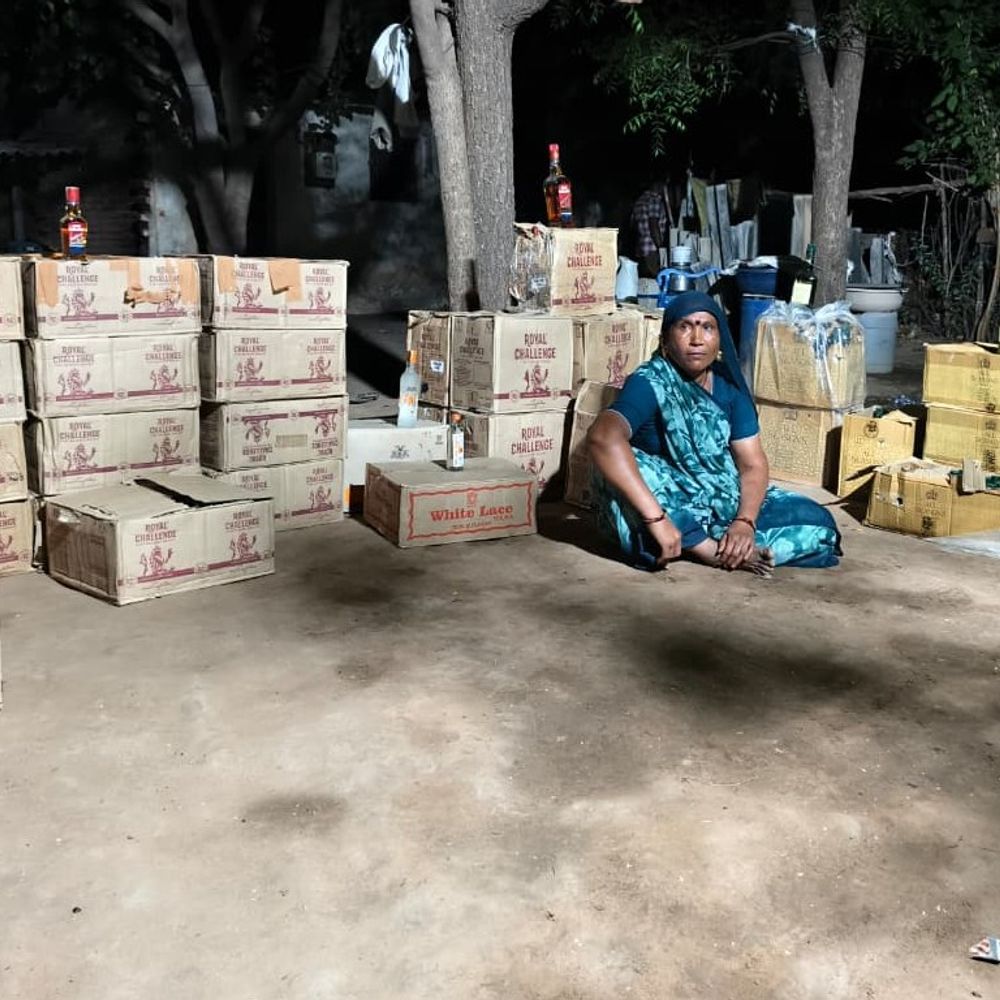 નિકોલમાં વિદેશી દારૂ અને બિયરનો જથ્થો જપ્ત, માતા-પુત્રએ ઘરમાં સંતાડ્યો; PCBની કાર્યવાહી.