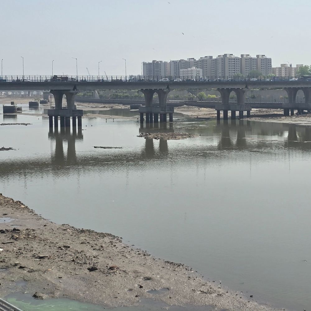 સાબરમતી નદી ફરી એકવાર ખાલી:વાસણા બેરેજના 18 દરવાજા બદલવામાં આવશે, સુભાષબ્રિજનું સુપર સ્ટ્રક્ચર તોડી પાડવામાં આવશે